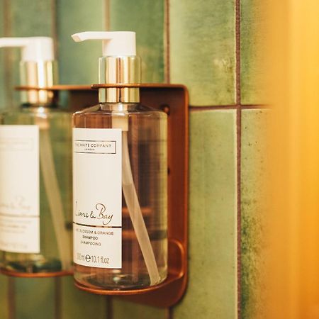 Отель The Ashford Arms Экстерьер фото