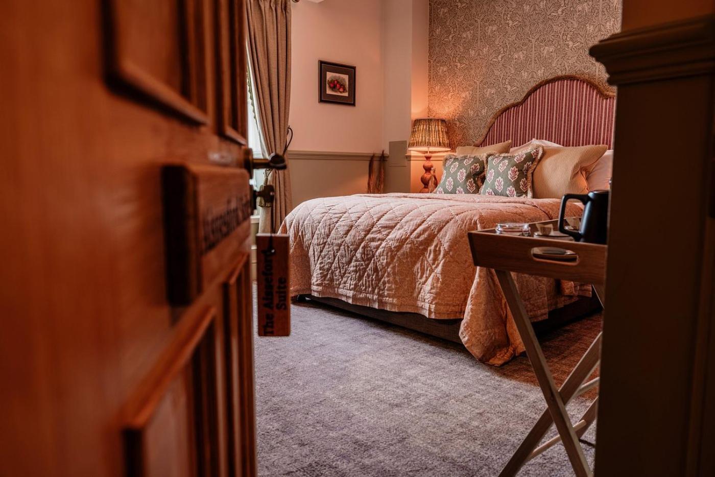 Отель The Ashford Arms Экстерьер фото