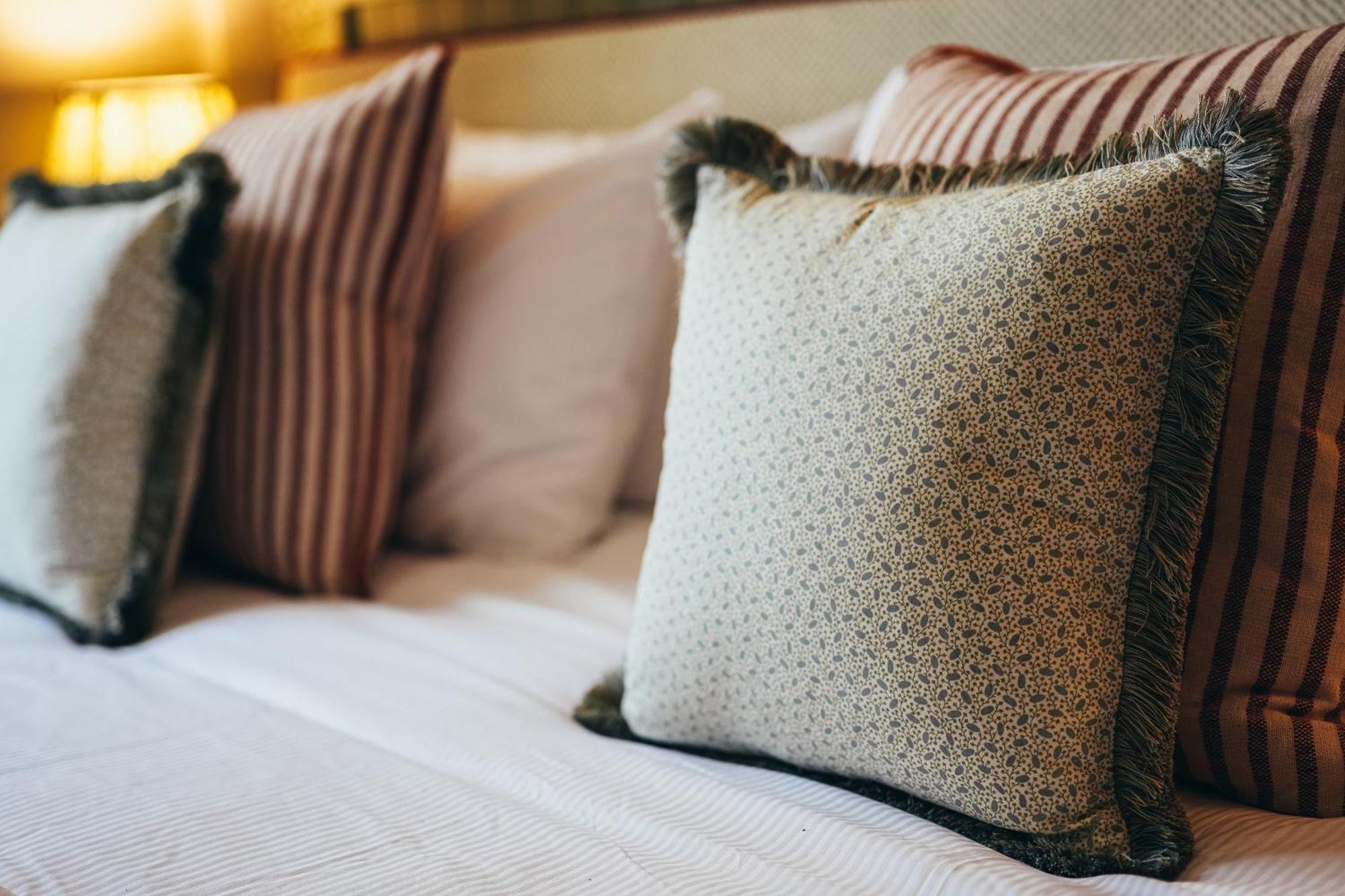 Отель The Ashford Arms Экстерьер фото